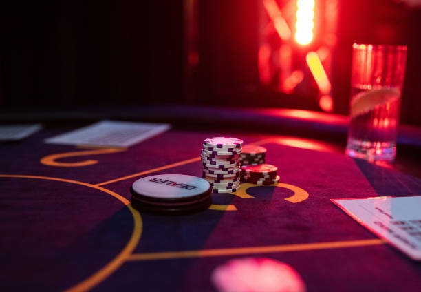 suka77 live-dealer table on mobile device showing blackjack game with dealer