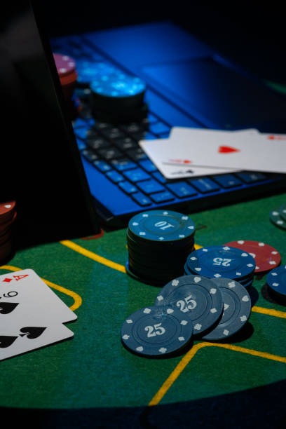 Dealer response in live chat answering player question about Dragon Tiger game rules